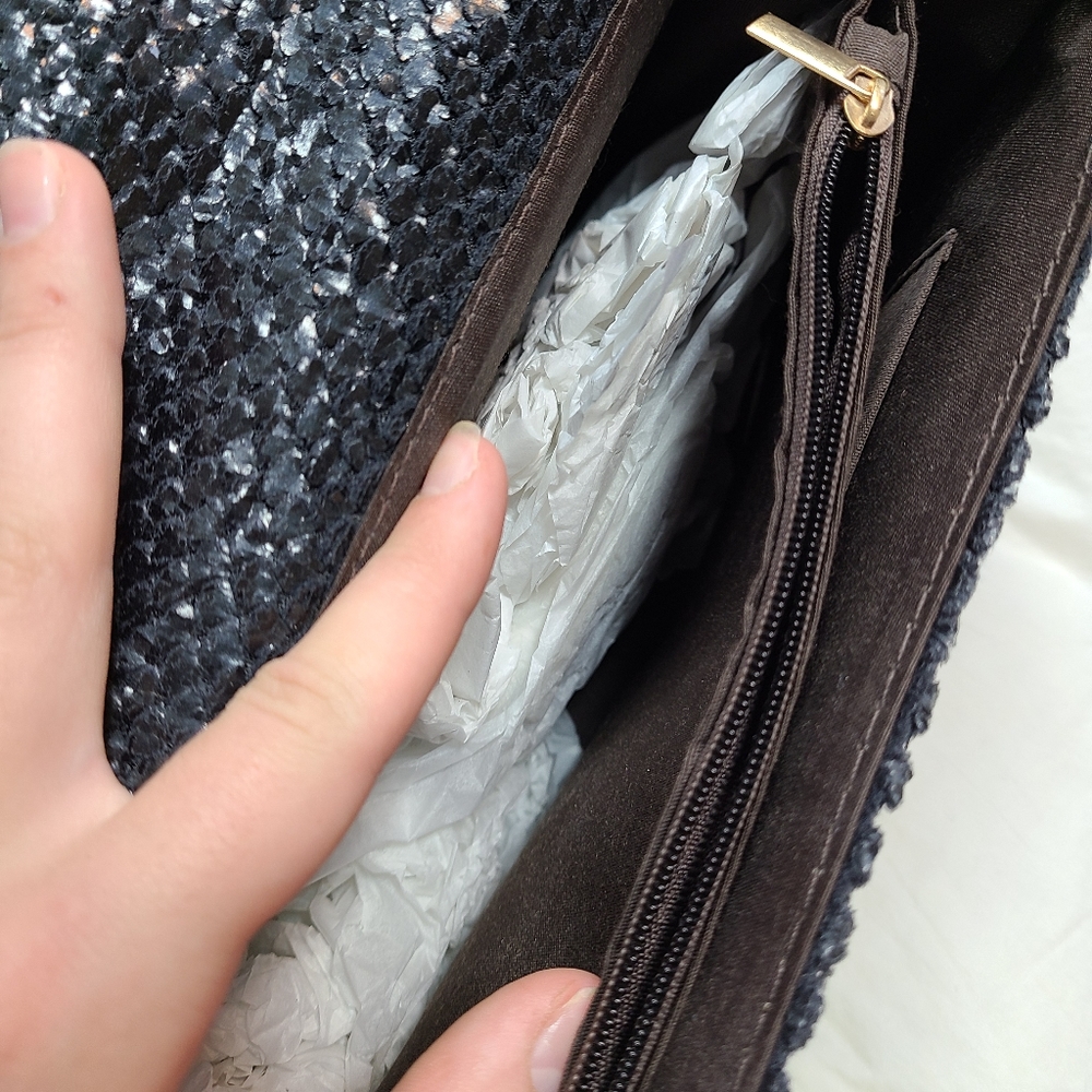 Black and Gold Purse - Picture 6 of 10